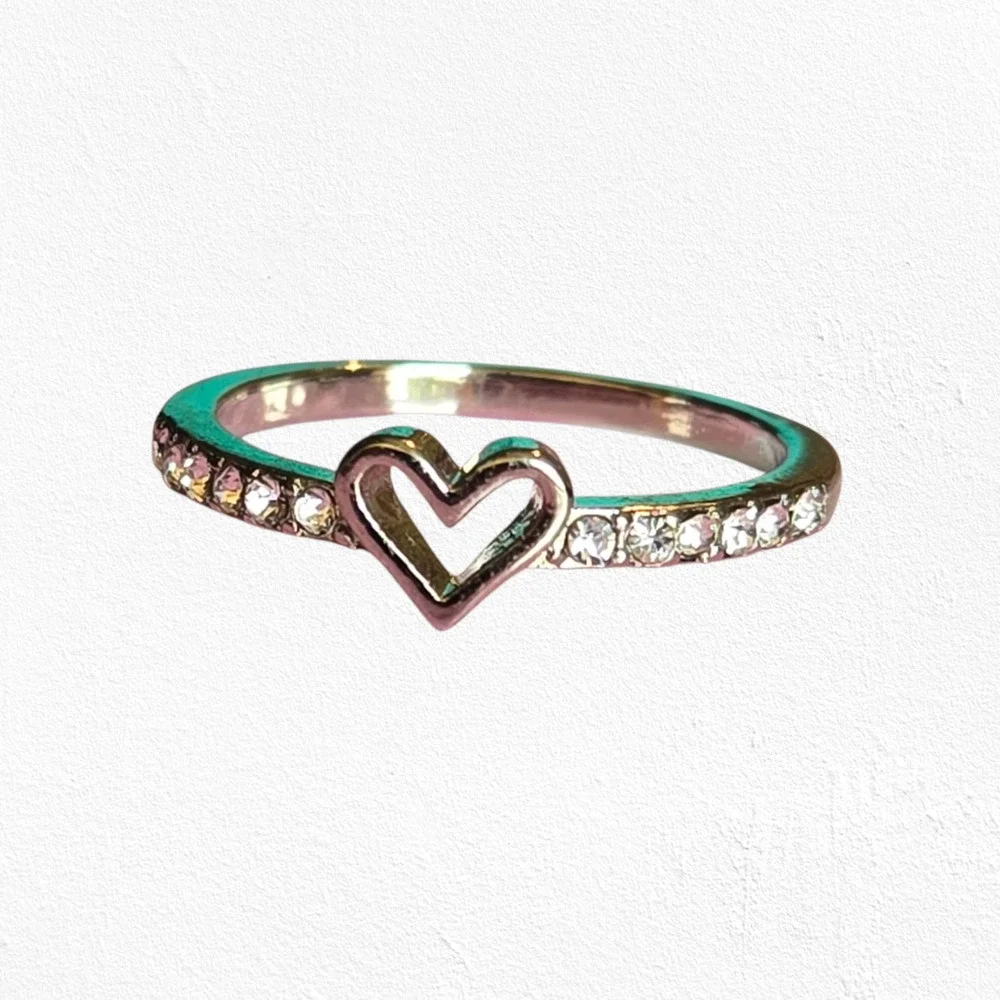 Silver Heart Coquette Zirconia Dainty Band Ring Size 7 New in Box Boutique